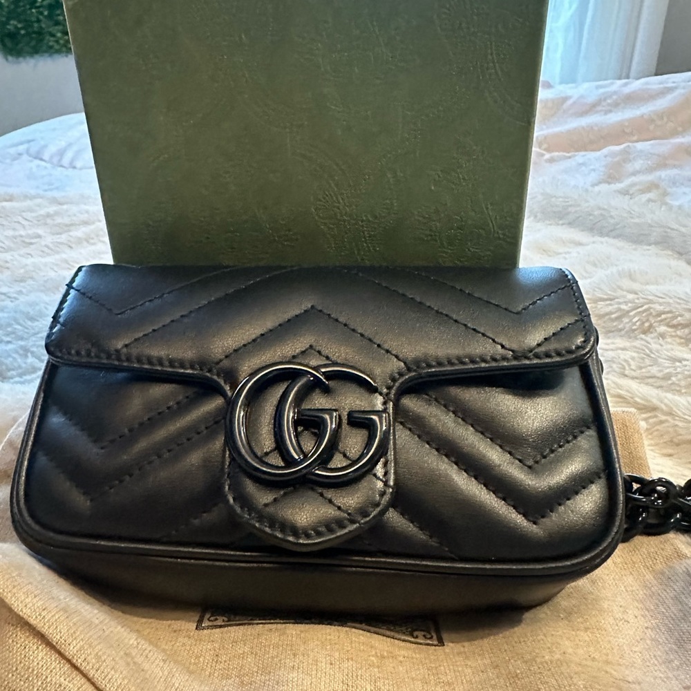 BRAND NEW GUCCI belt bag. Use as a clutch, short crossbody or shoulder bag - Picture 2 of 13